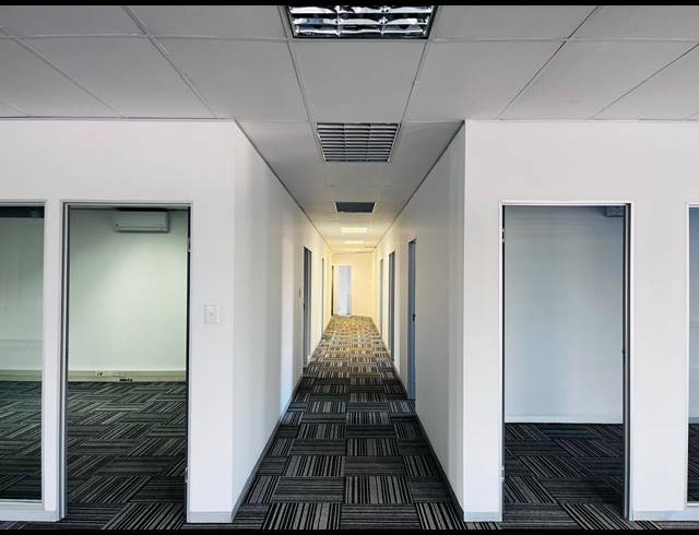 2,804M² OFFICE FOR SALE IN FOURWAYS
